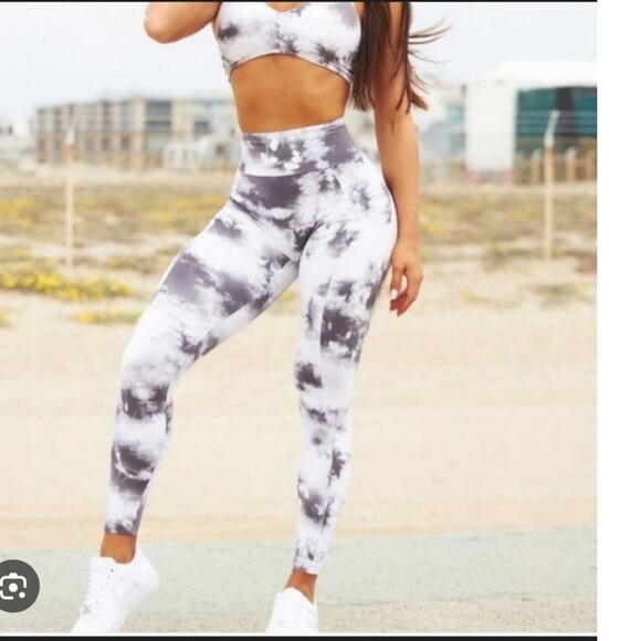Bombshell Sportswear Leggings L Tie Dye Gray White - Picture 1 of 4